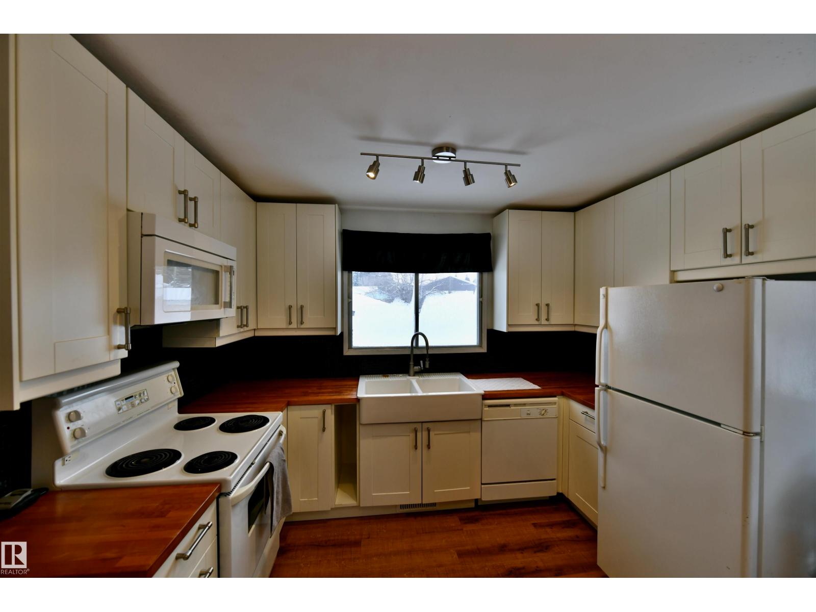 4809 52 ST - Image 6