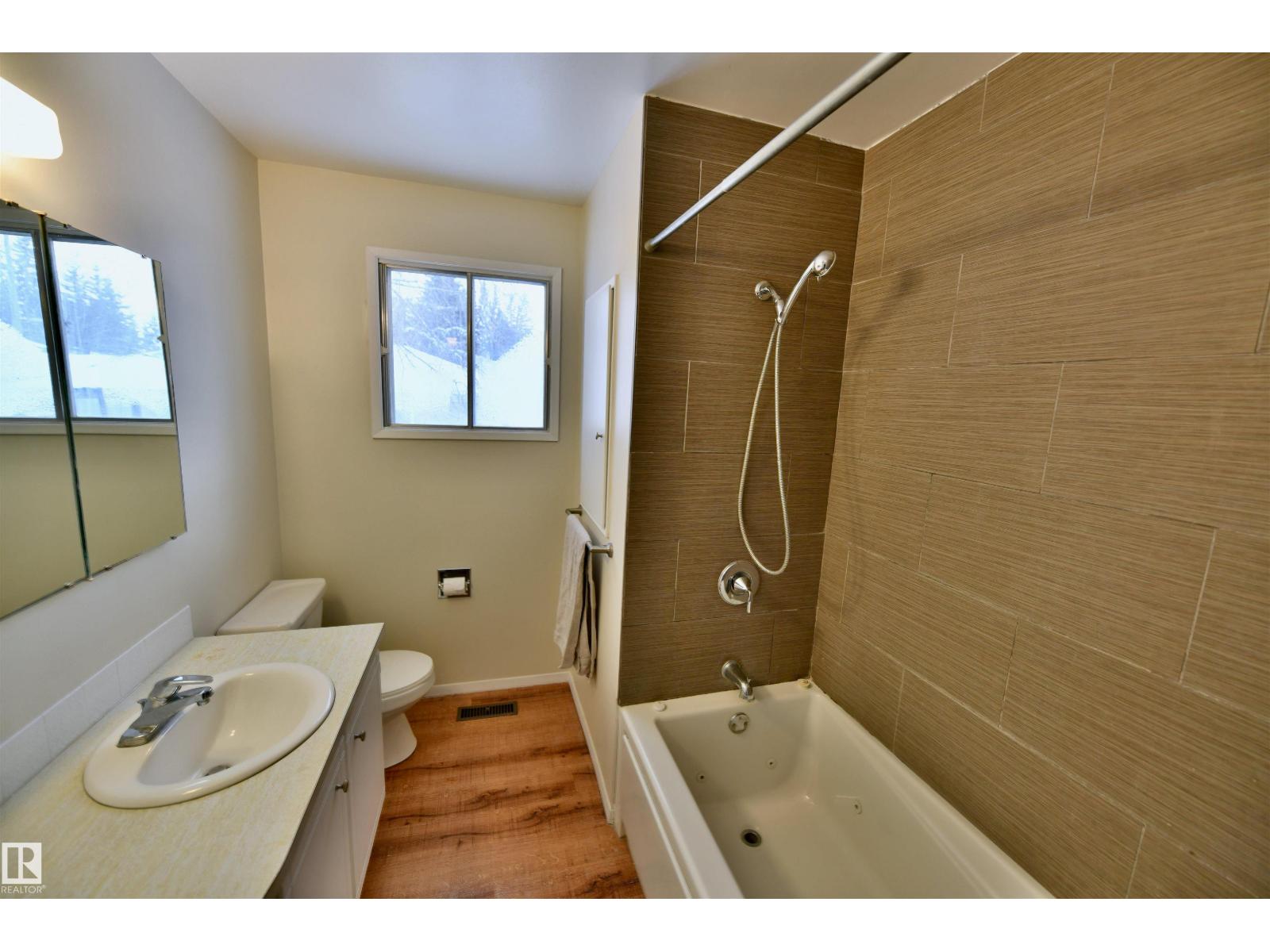 4809 52 ST - 8