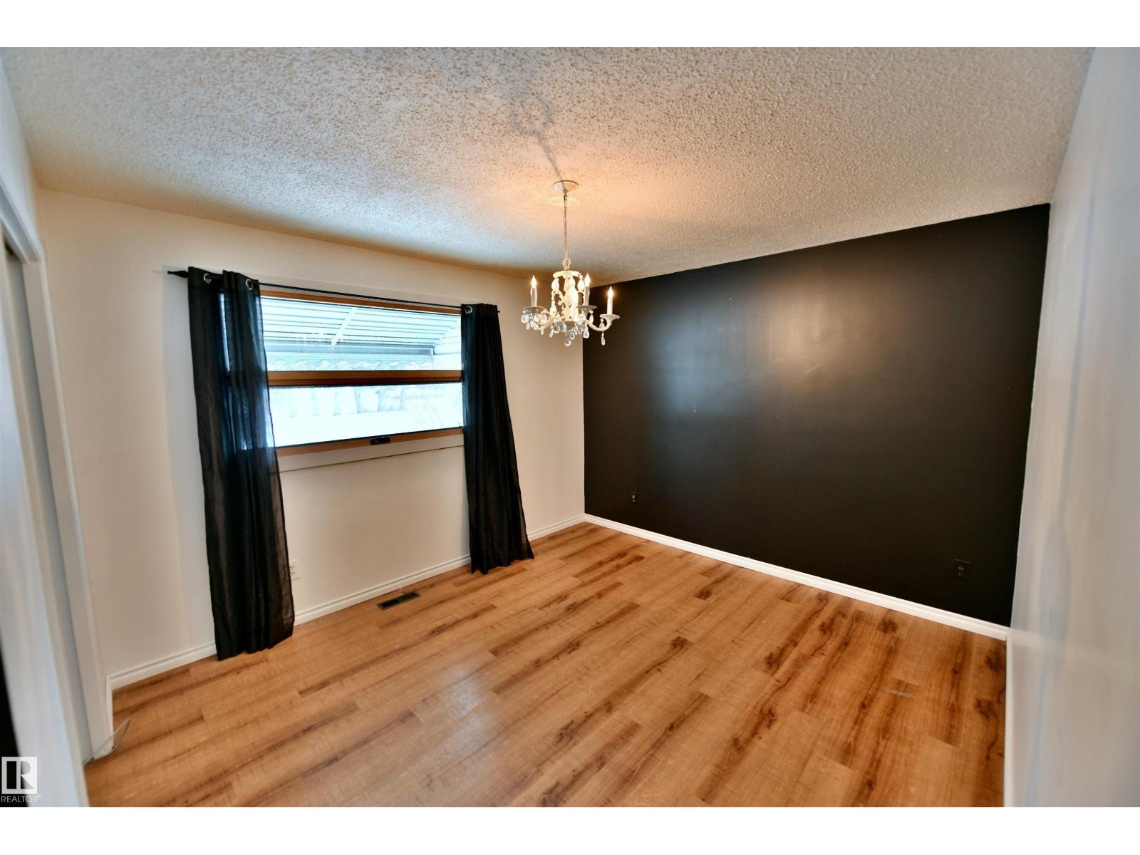 4809 52 ST - 11