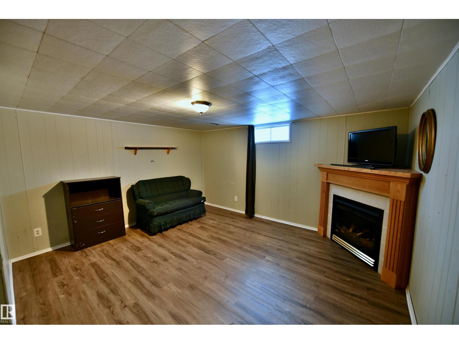 4809 52 ST - Image 12