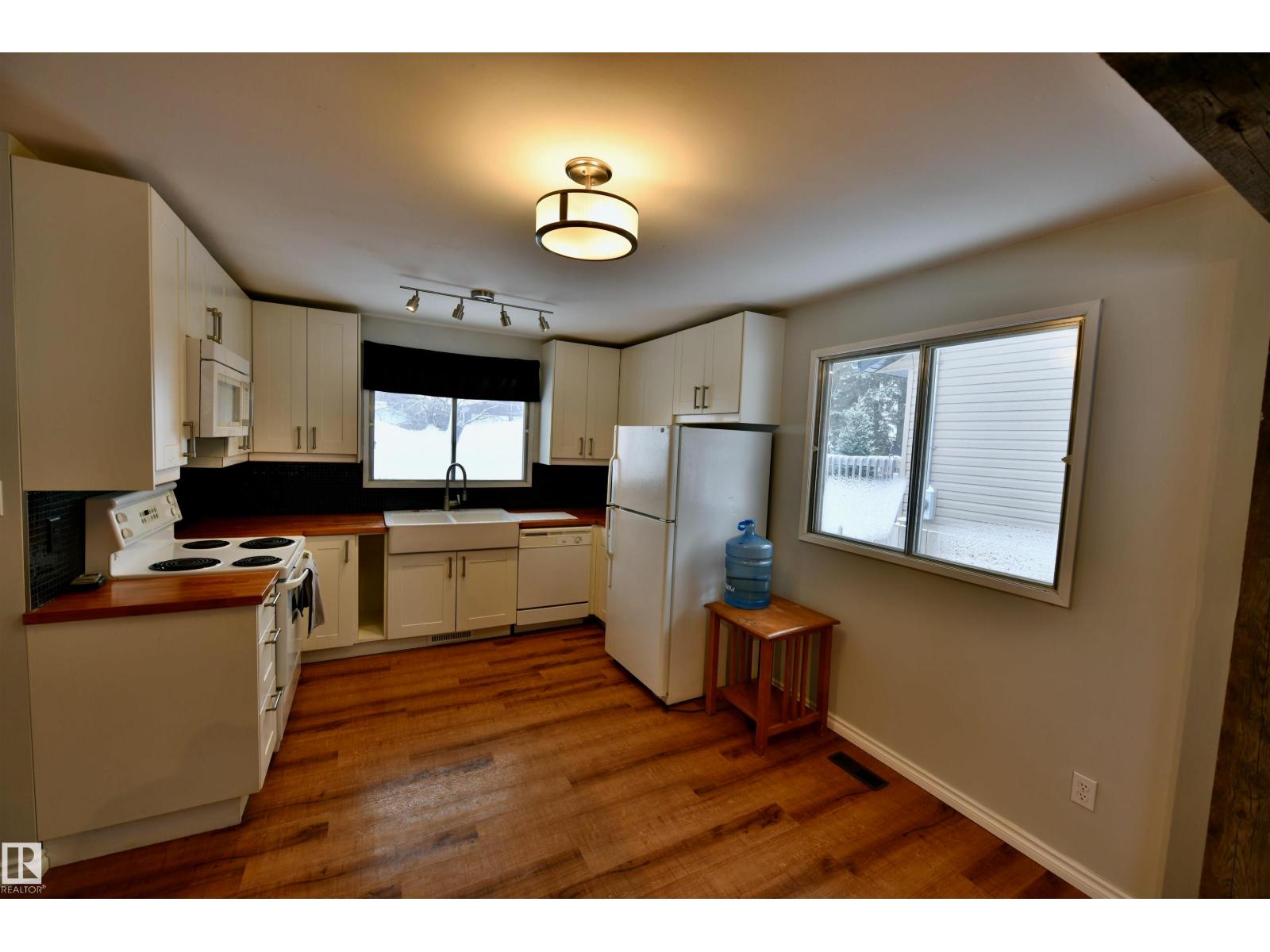 4809 52 ST - Image 5
