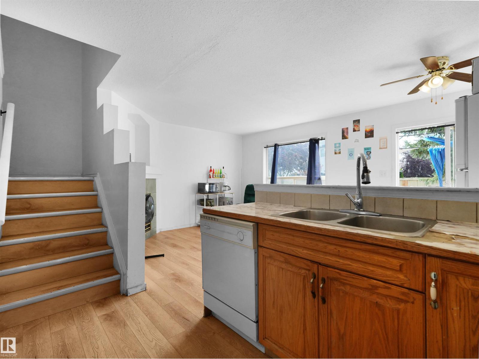 #9 16933 115 ST NW - 10