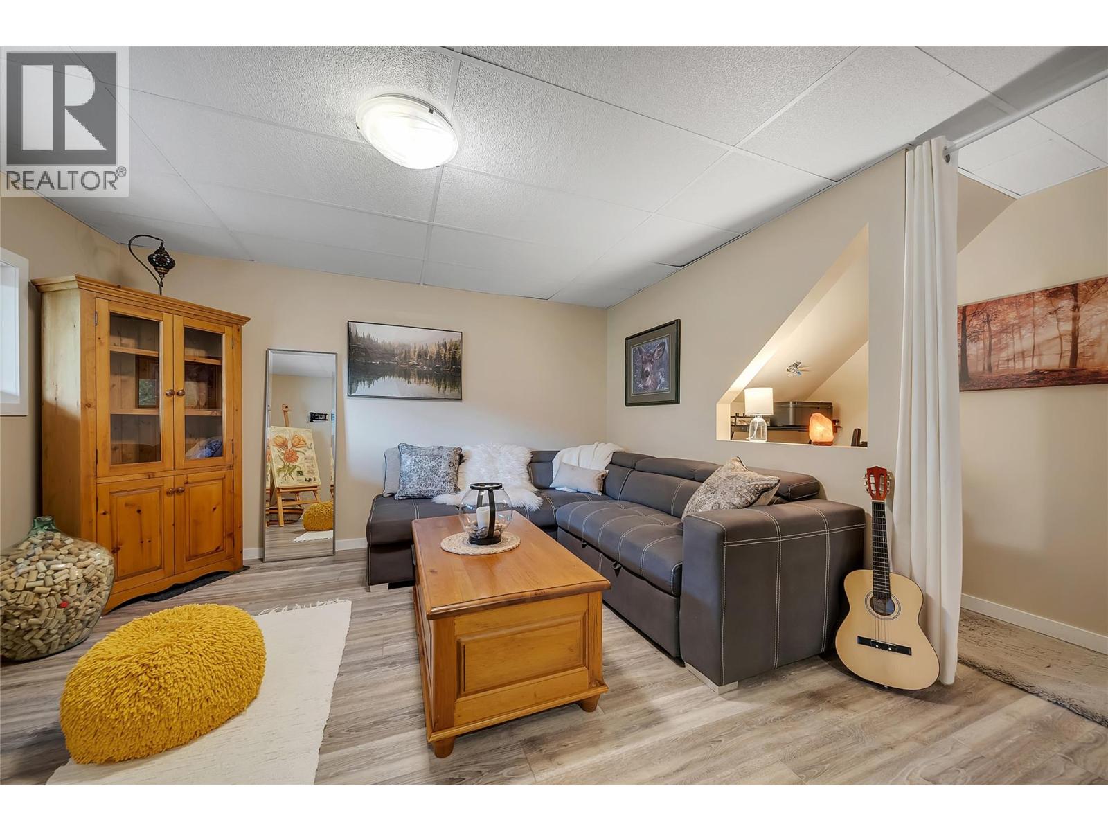 20177 Garnet Valley Road, Summerland