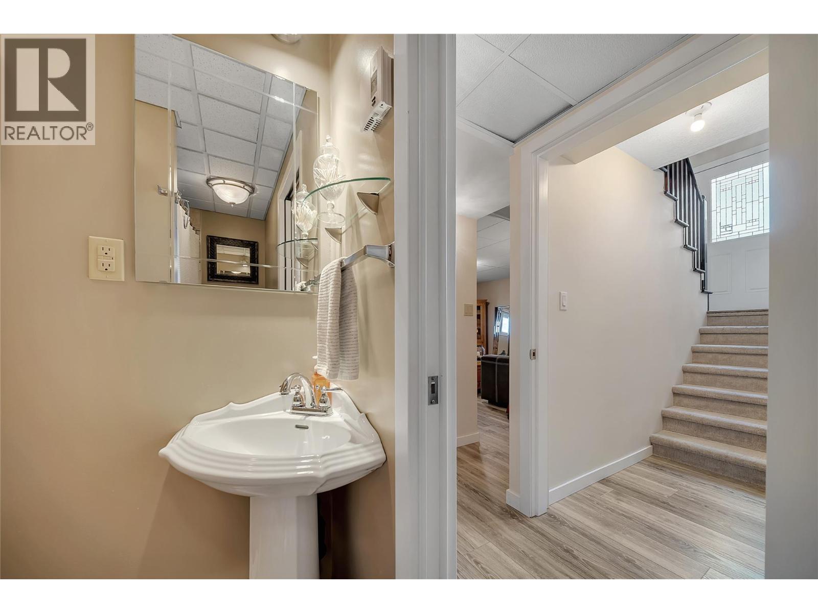 20177 Garnet Valley Road, Summerland