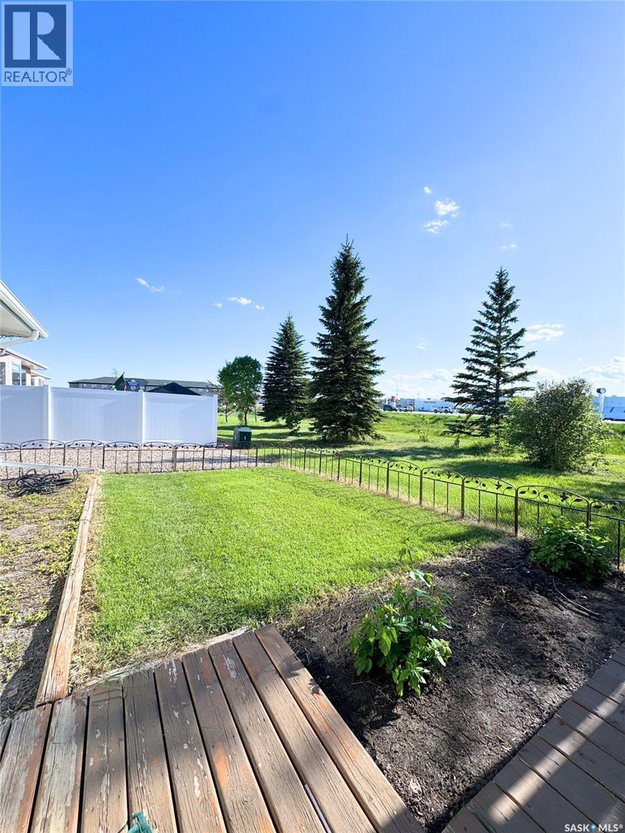 103 30 Russell DRIVE, Yorkton — photo 3