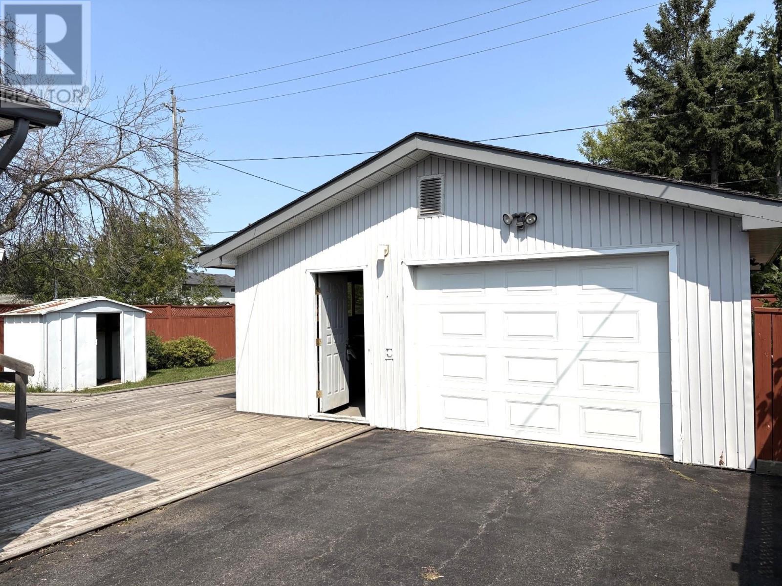 1213 Mary St W - 13