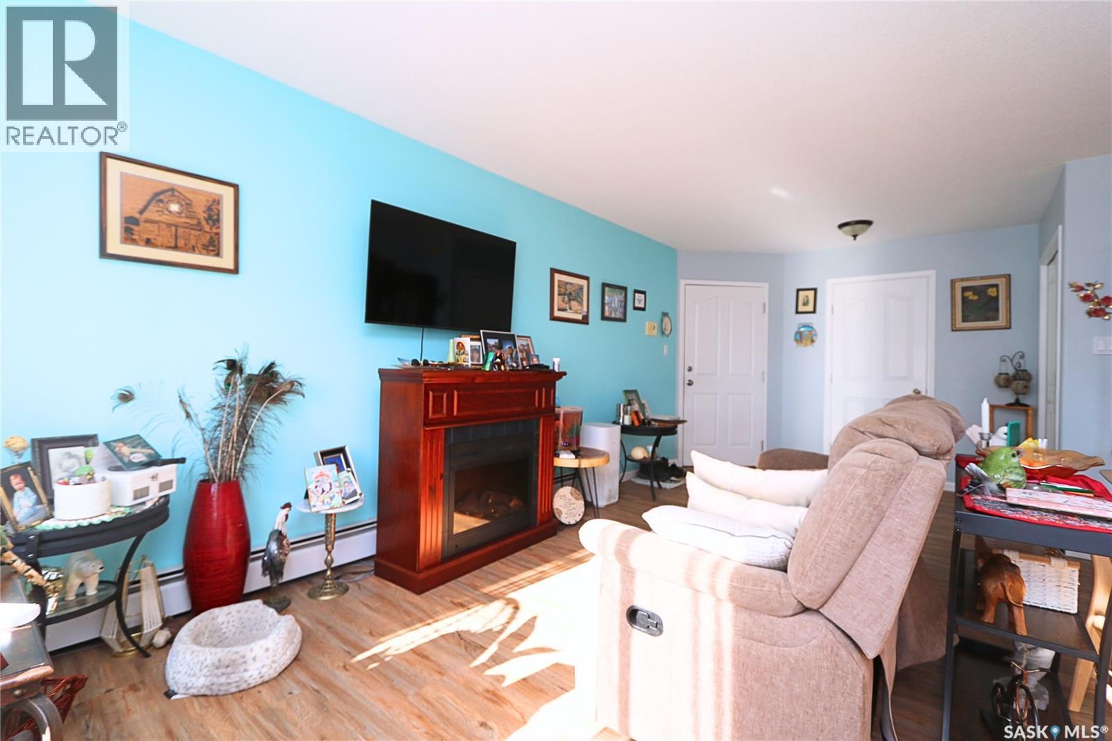 #103 30 Russell DRIVE - 22