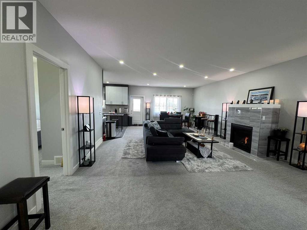 6812 50 Avenue - 7