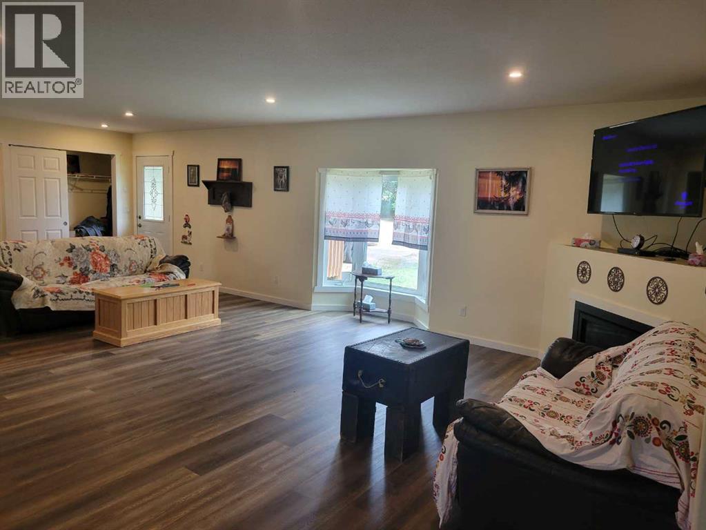 4908 47 Street - 10