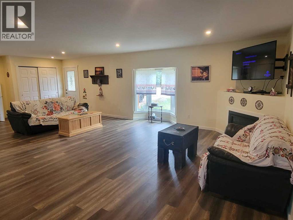 4908 47 Street - 11