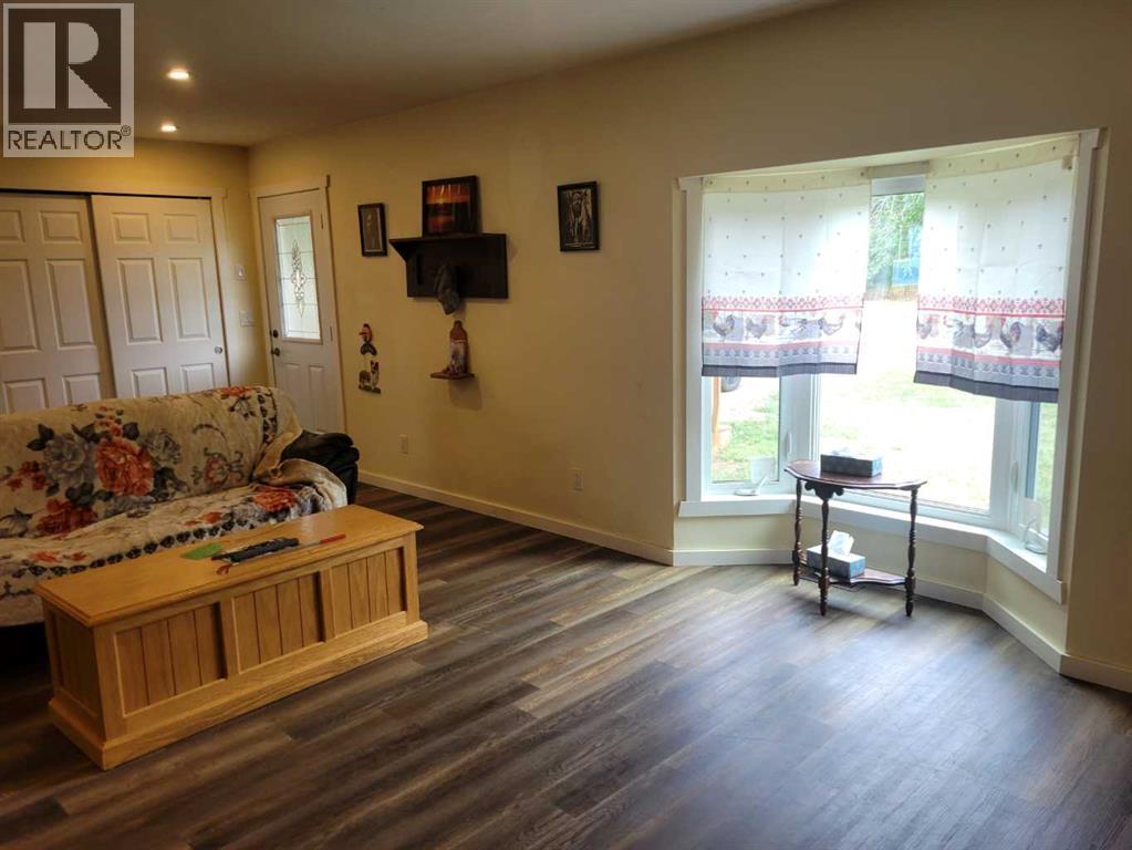 4908 47 Street - 12
