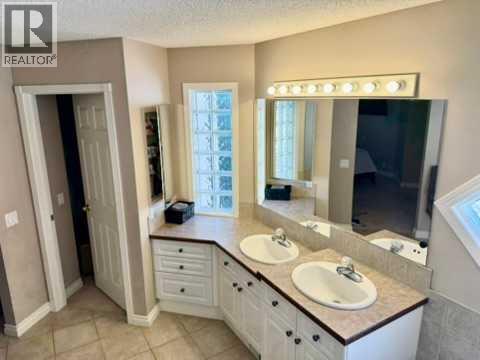 13 Cranston Drive SE - 36