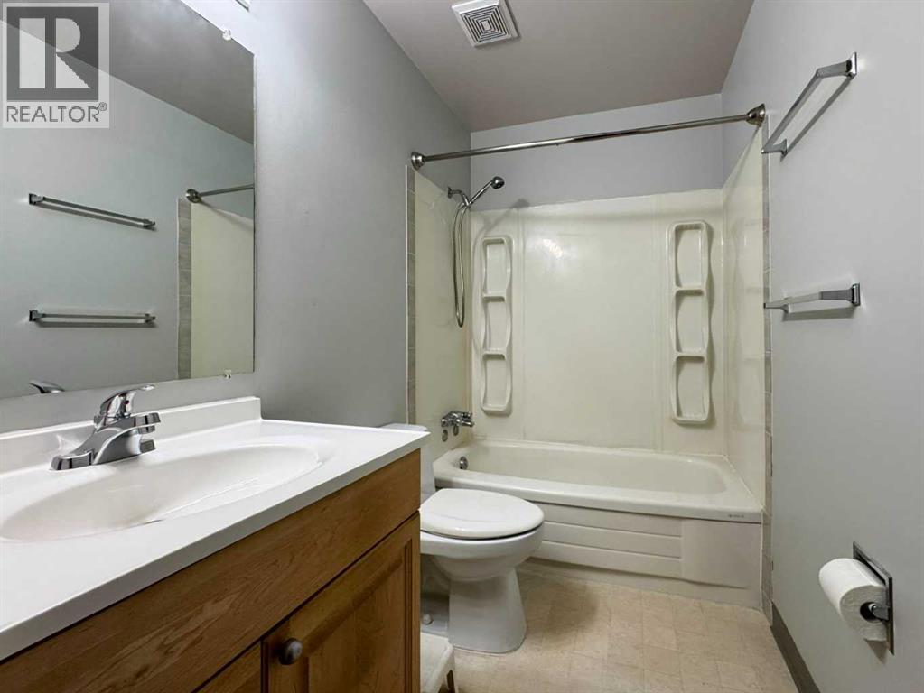 #301 420 Columbia Boulevard W - Image 20