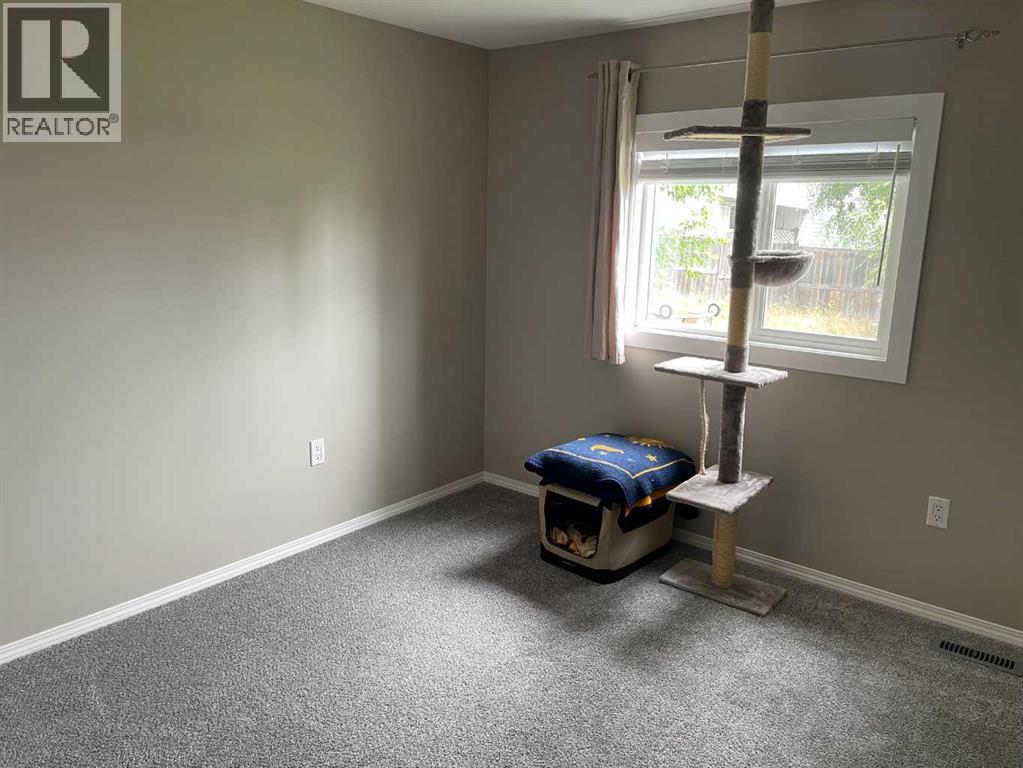 10405 100 Street - Image 11