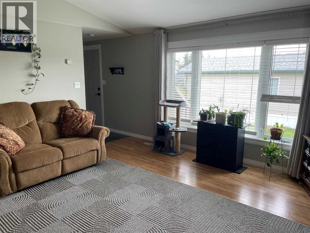 10405 100 Street - Image 6