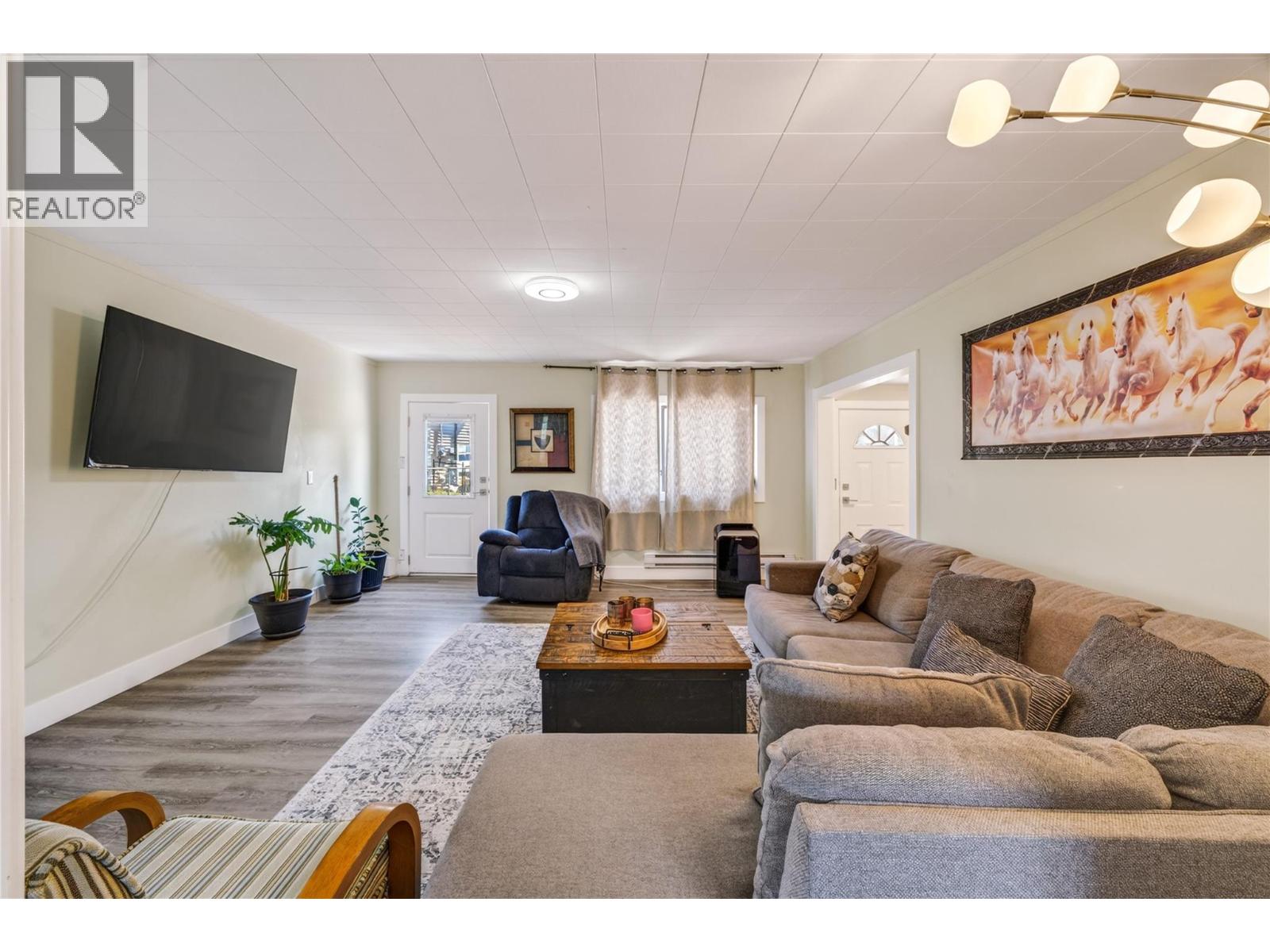 6488 Wolfcub Place Place, Oliver