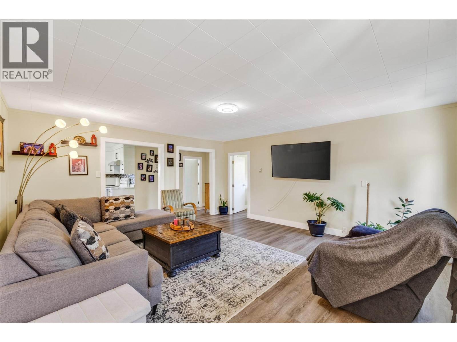 6488 Wolfcub Place Place, Oliver