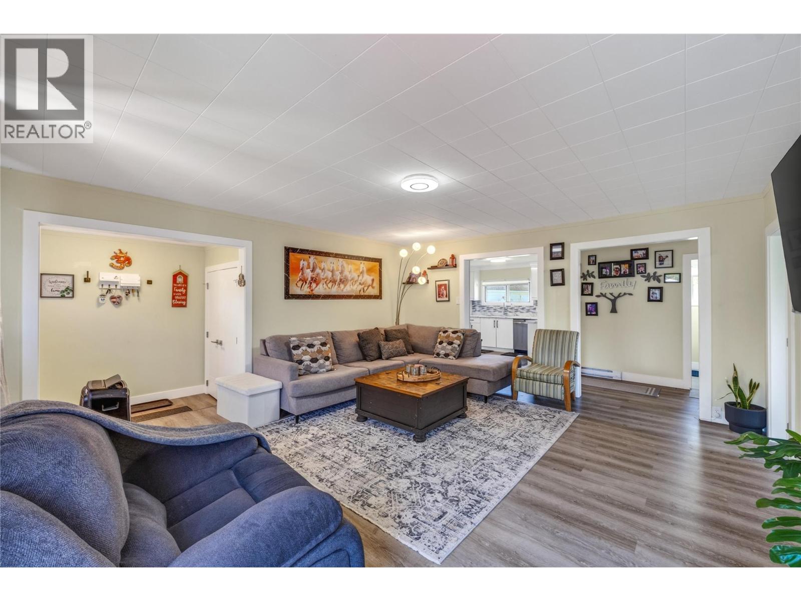 6488 Wolfcub Place Place, Oliver
