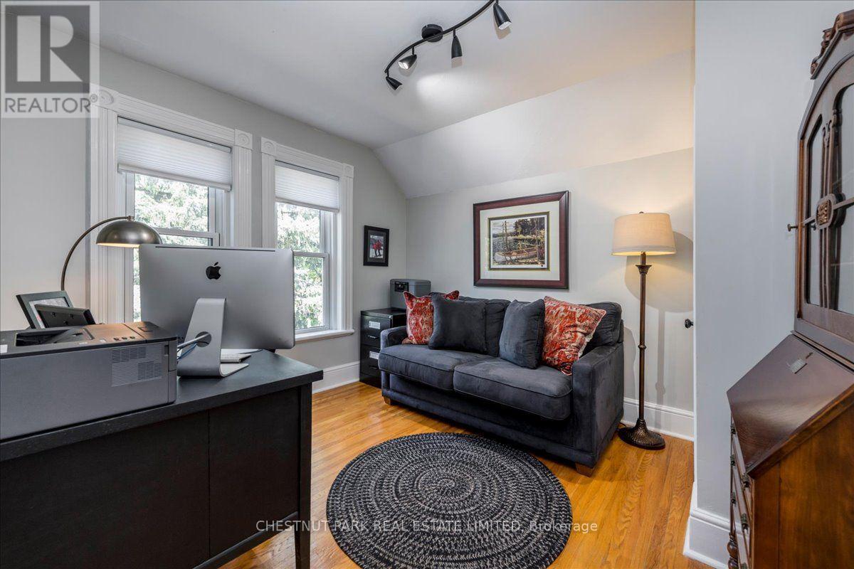72 BURTON AVENUE - 32