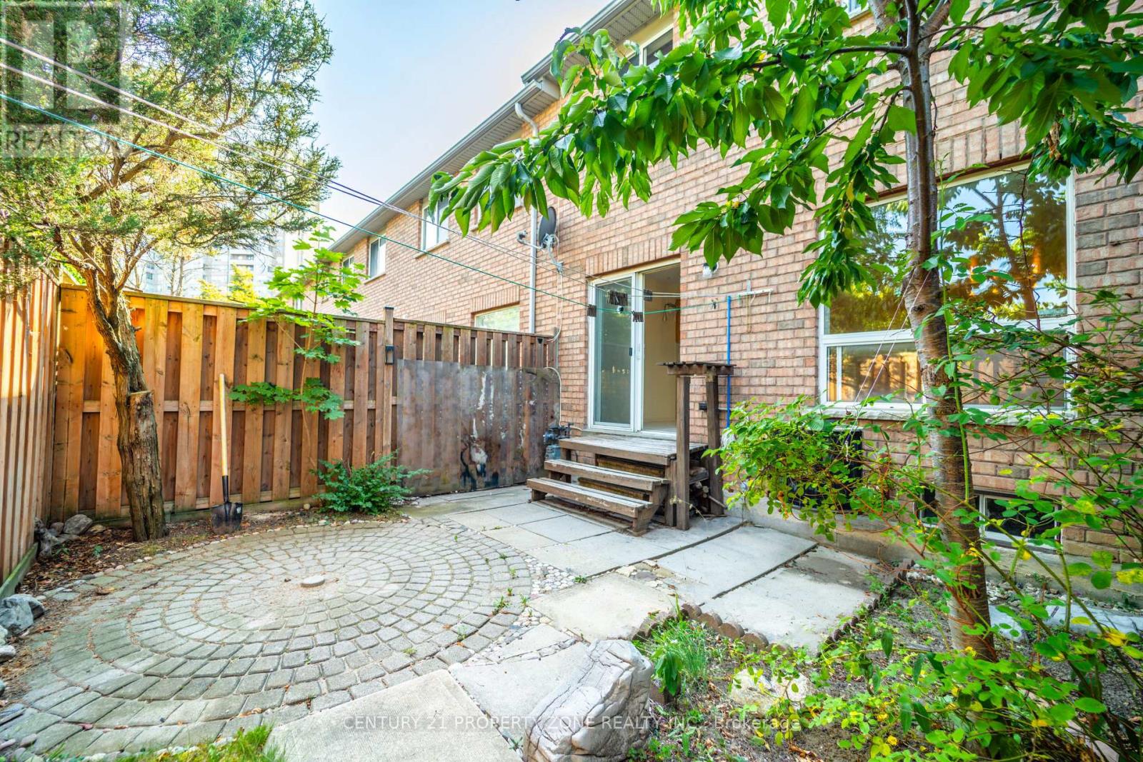#49 35 MALTA AVENUE - 33