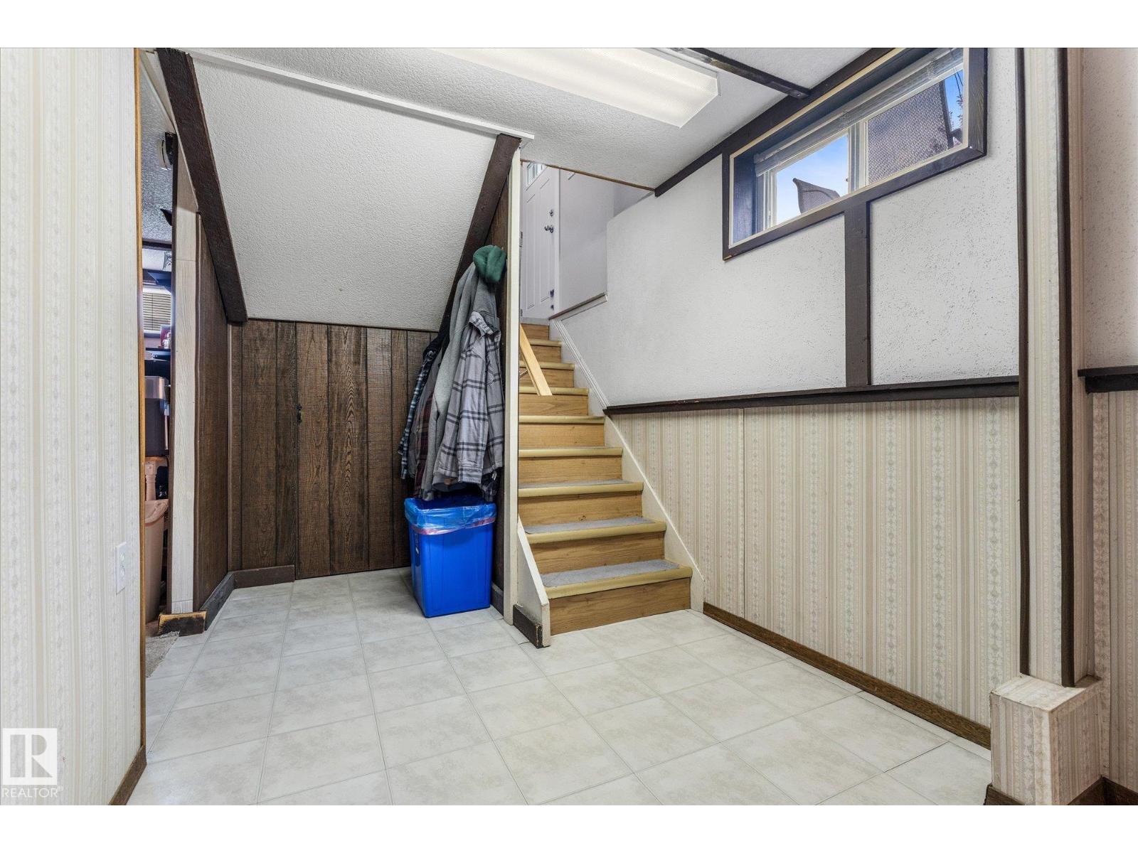 33 OATWAY DR - 33