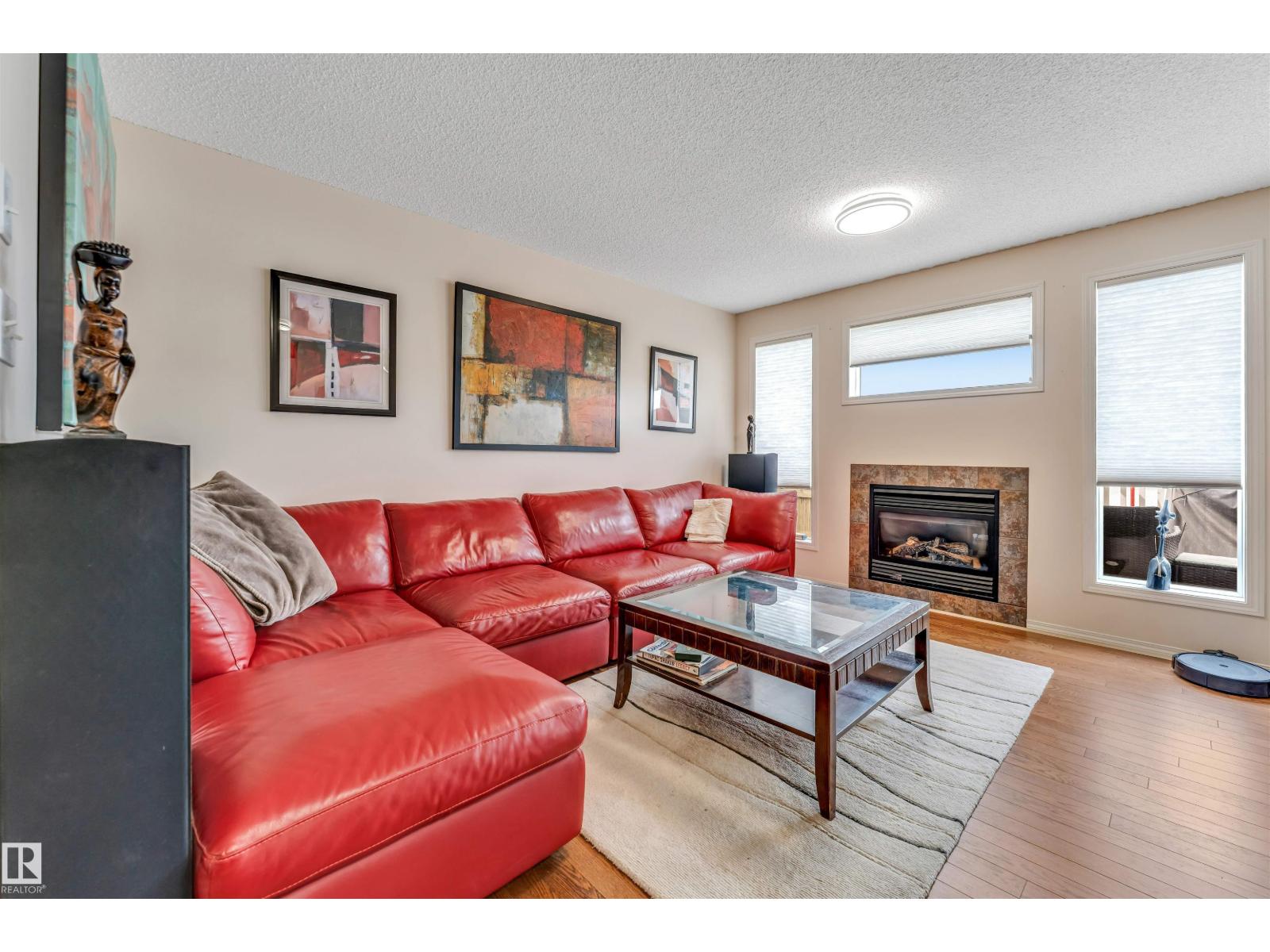 3032 31 AV NW - 11