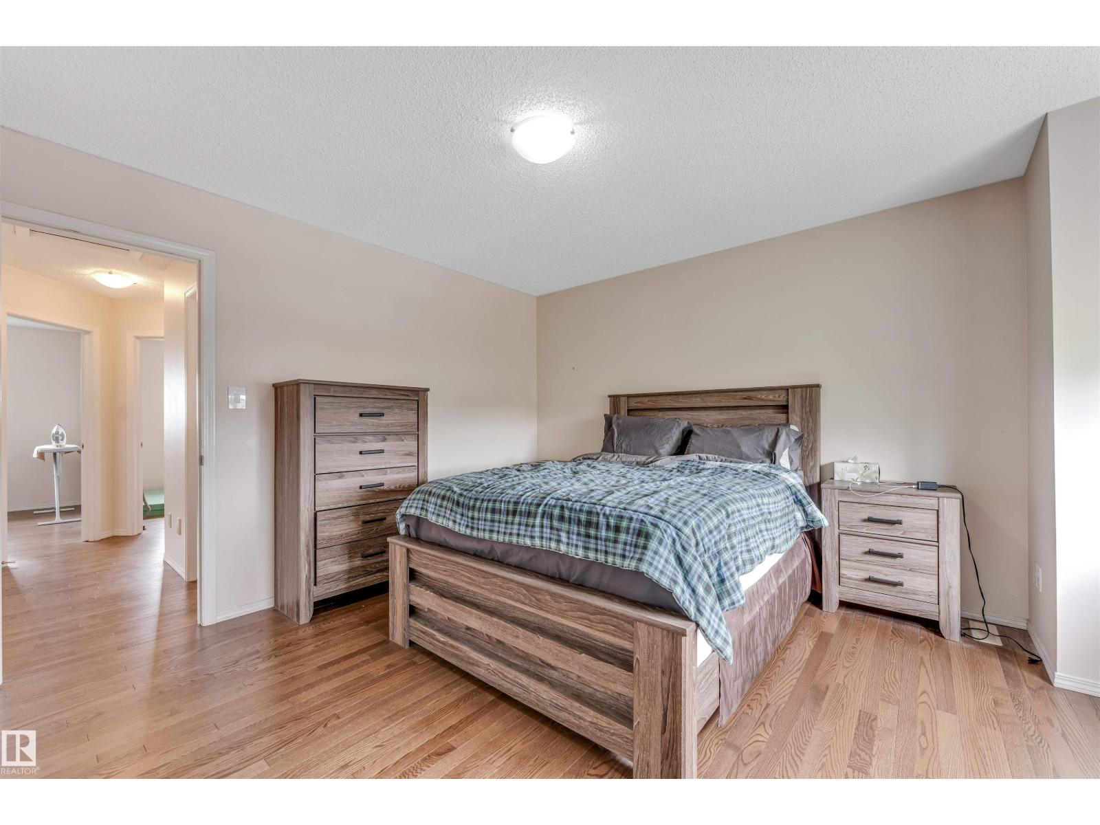 3032 31 AV NW - 27