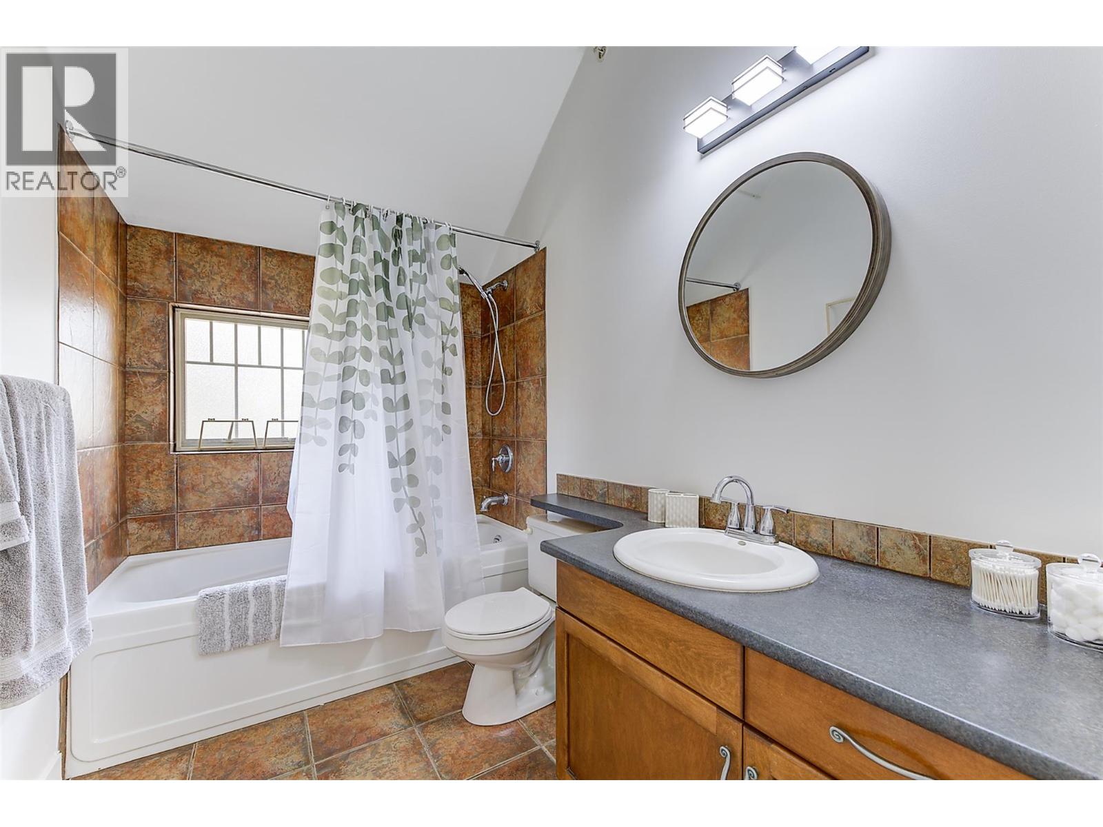 1795 Country Club Drive Unit# 204, Kelowna