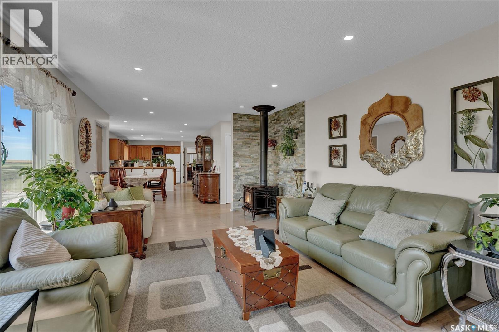 Dilke Acreage - Image 12