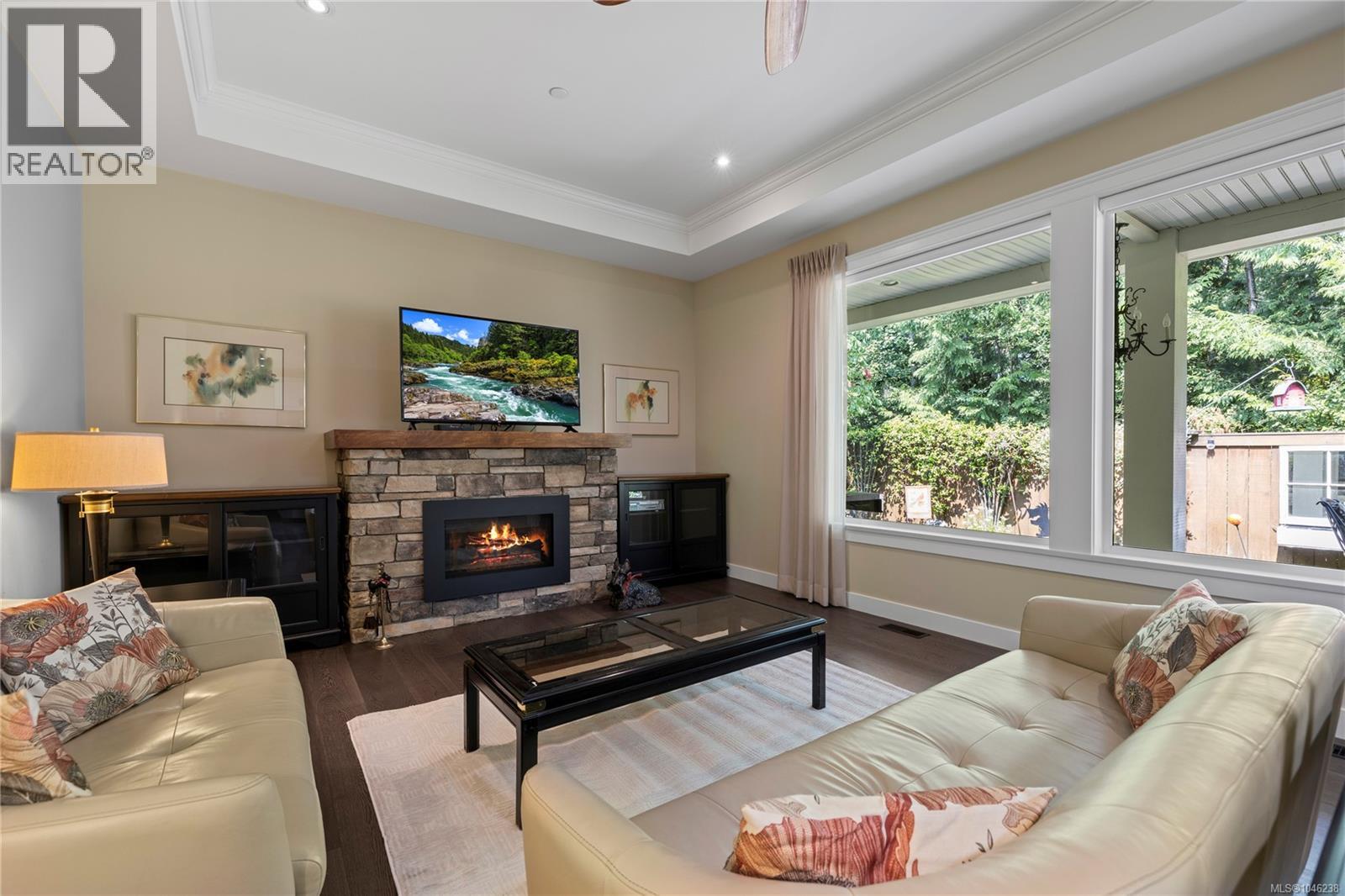 825 Parkside Cres - Image 8