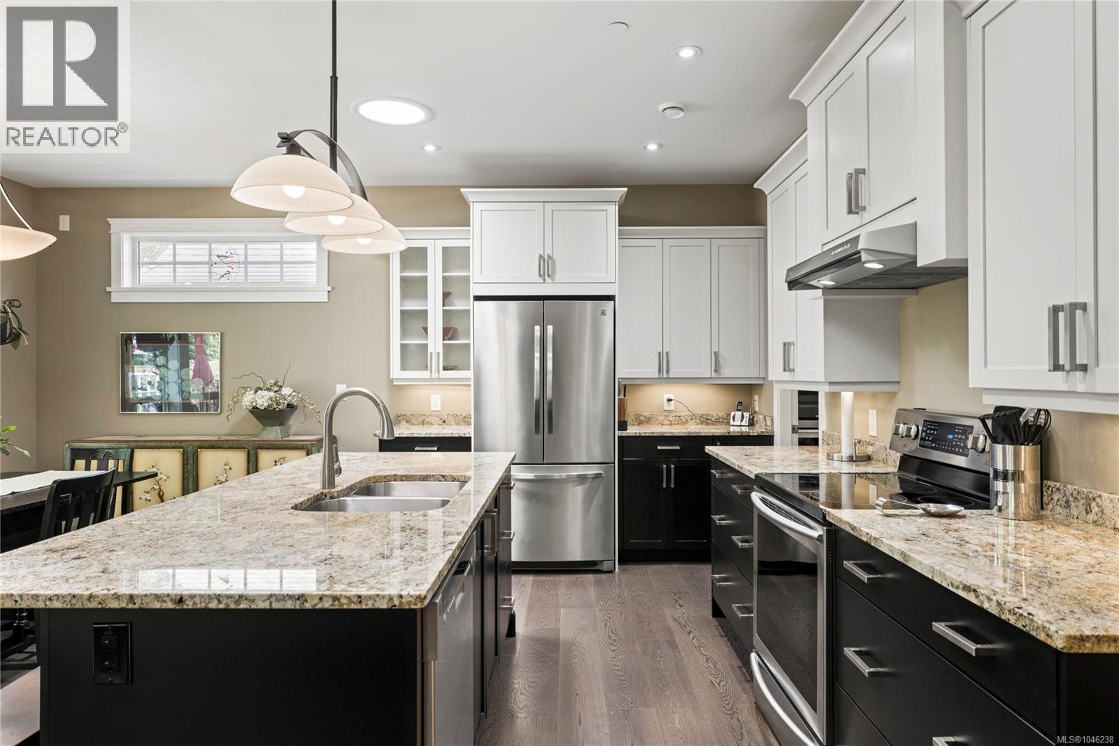 825 Parkside Cres - Image 5