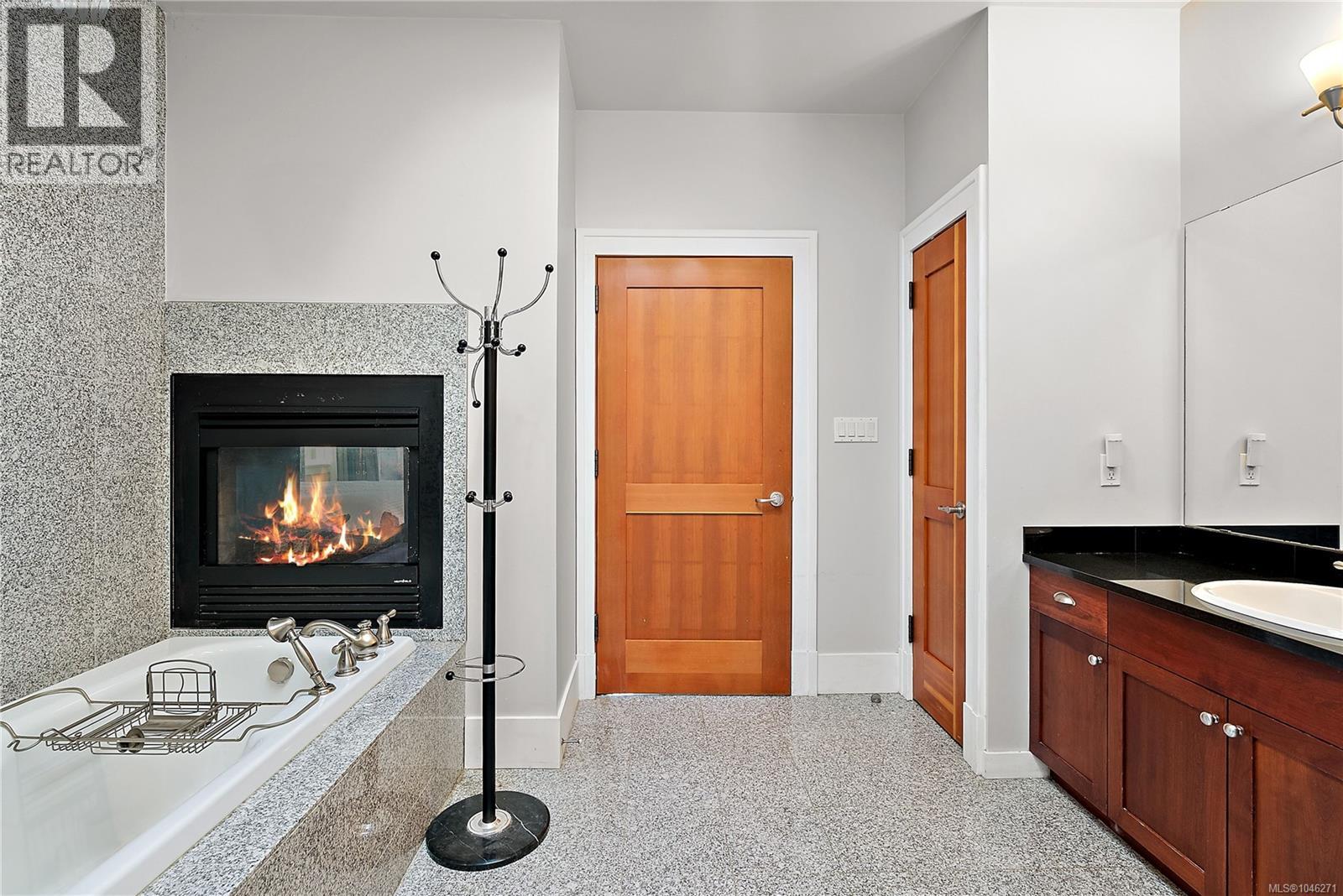 1205 Hillgrove Rd - 19