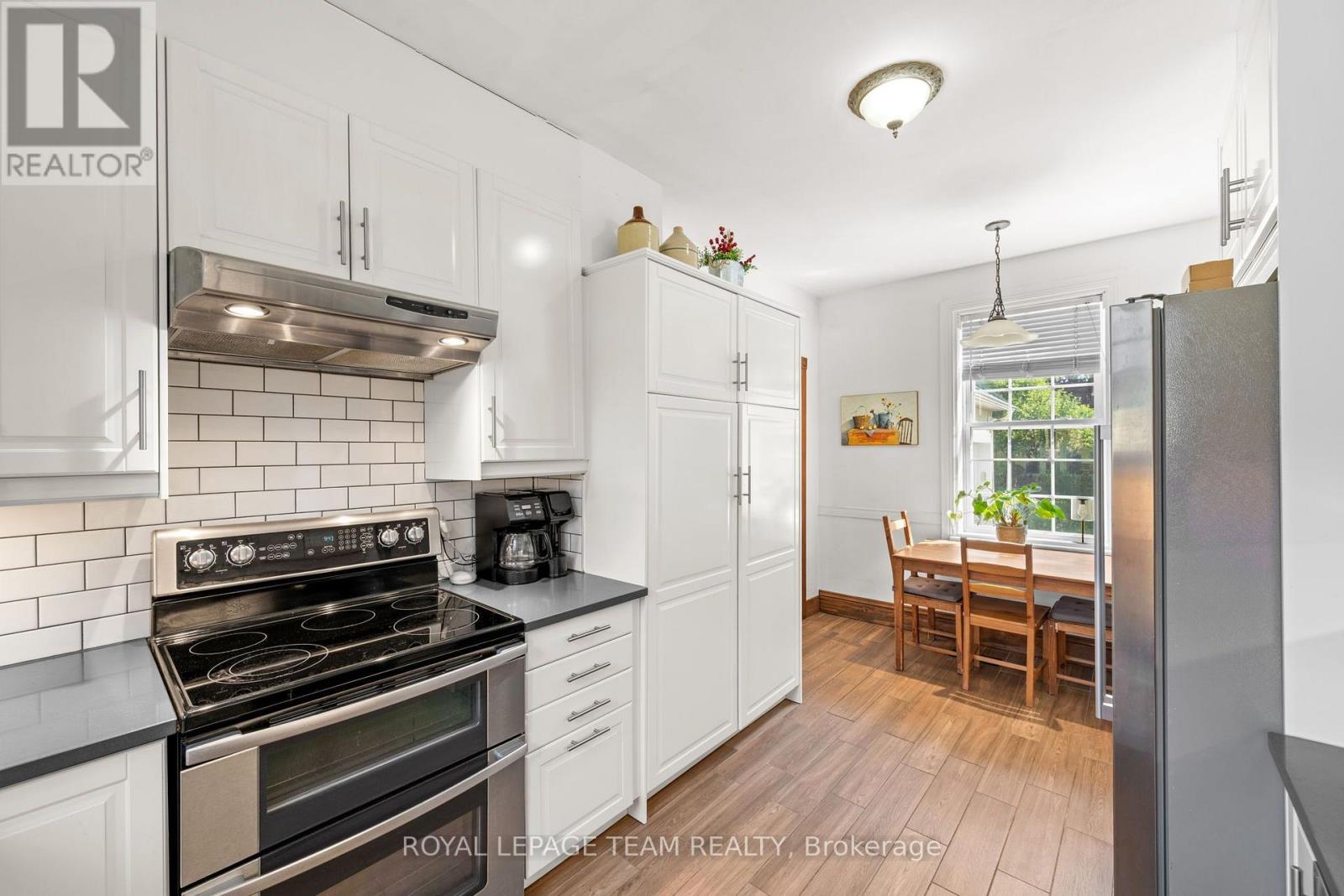 6215 ABBOTT STREET W - 10