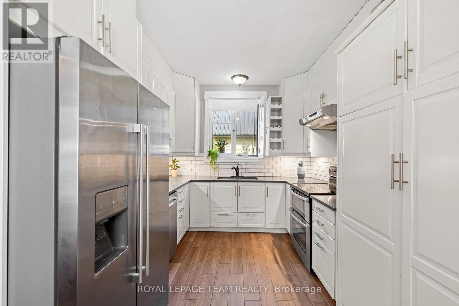 6215 ABBOTT STREET W - 11