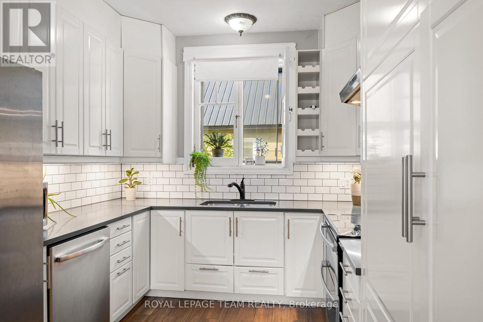6215 ABBOTT STREET W - 12