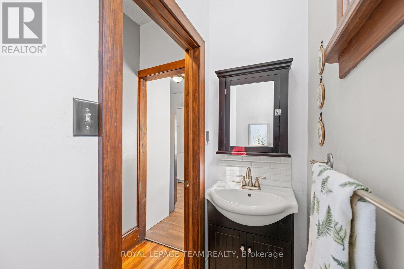 6215 ABBOTT STREET W - 16