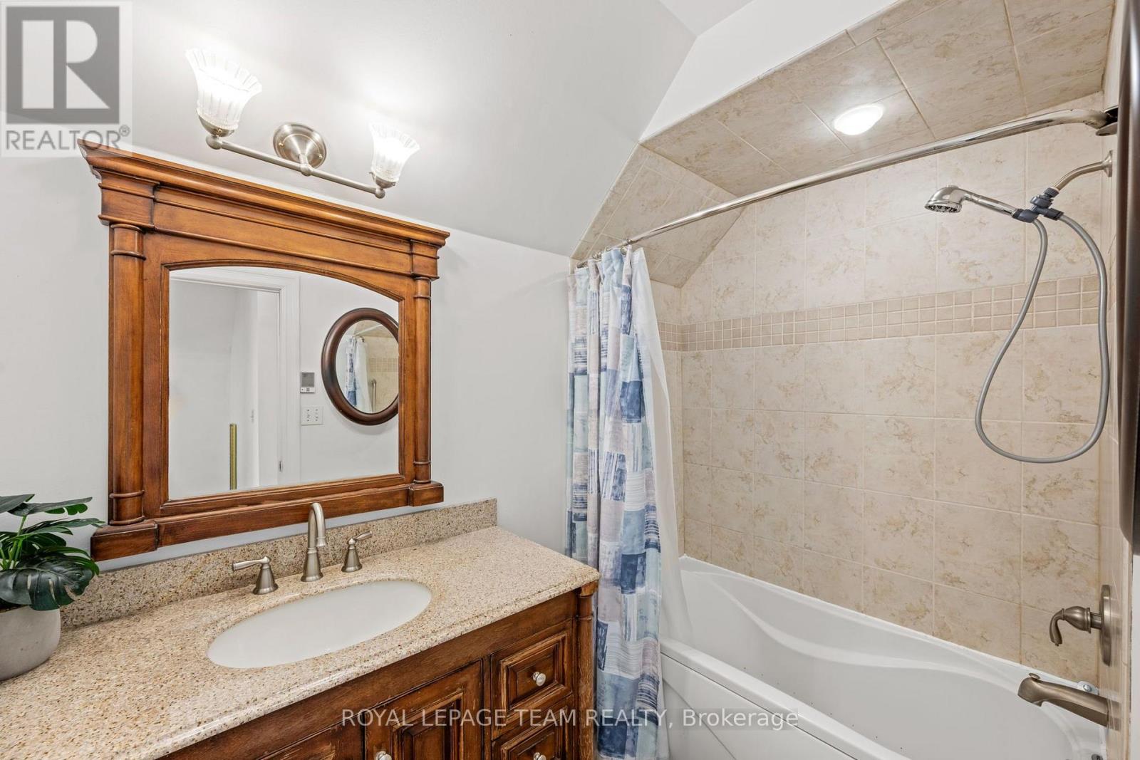 3 Bed, 2 Bath House for Sale in Ottawa – 6215 ABBOTT STREET W, Ottawa – MLS# X13647700 - Image 21