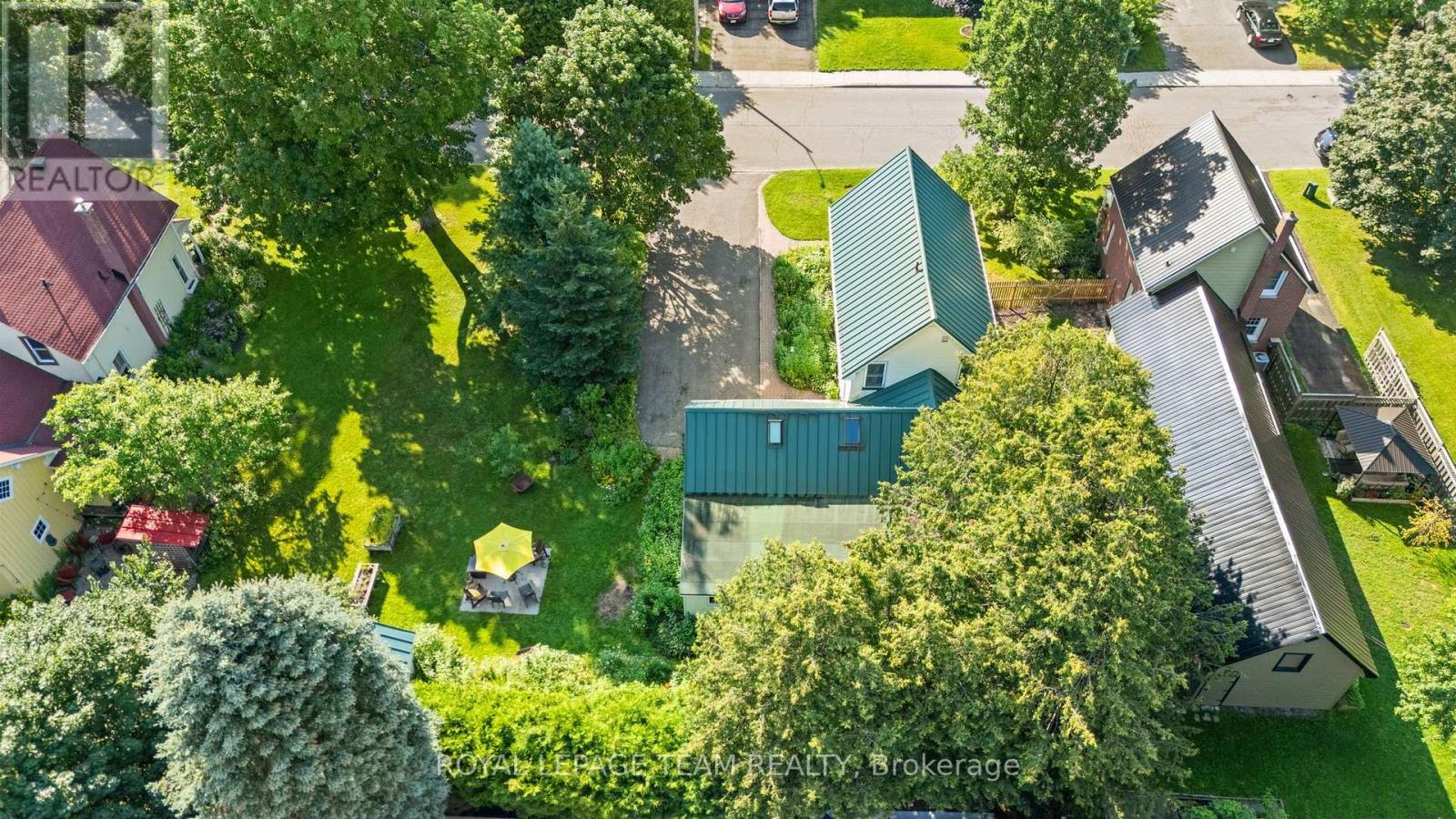 6215 ABBOTT STREET W - 30