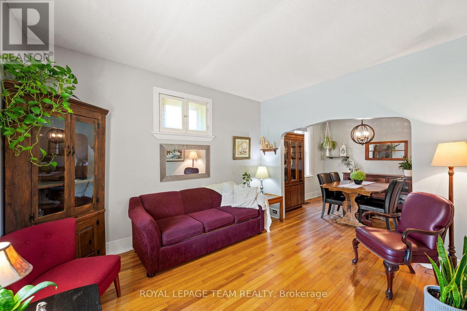6215 ABBOTT STREET W - 6