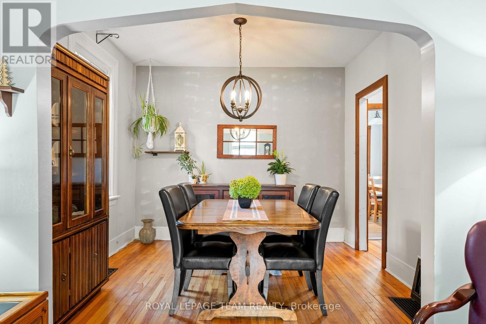 6215 ABBOTT STREET W - 8