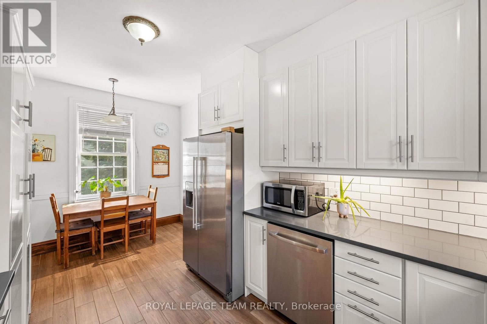6215 ABBOTT STREET W - 9