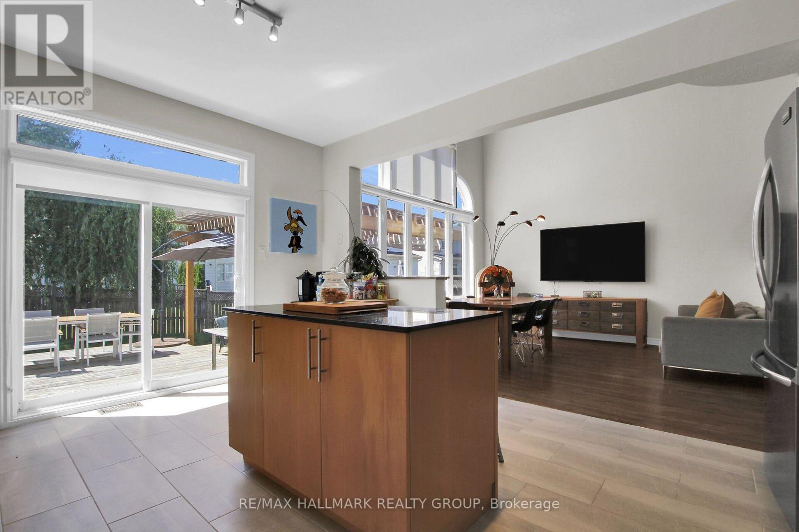 104 STRATHCARRON CRESCENT - 21