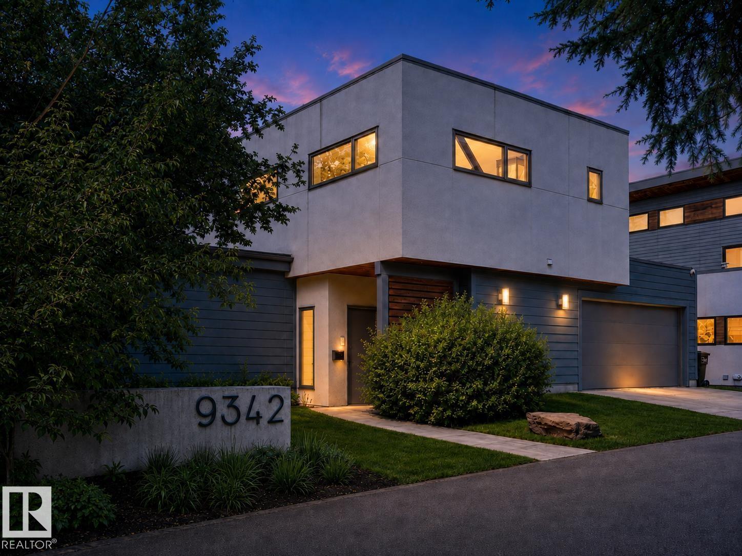 9342 83 AV NW - 1