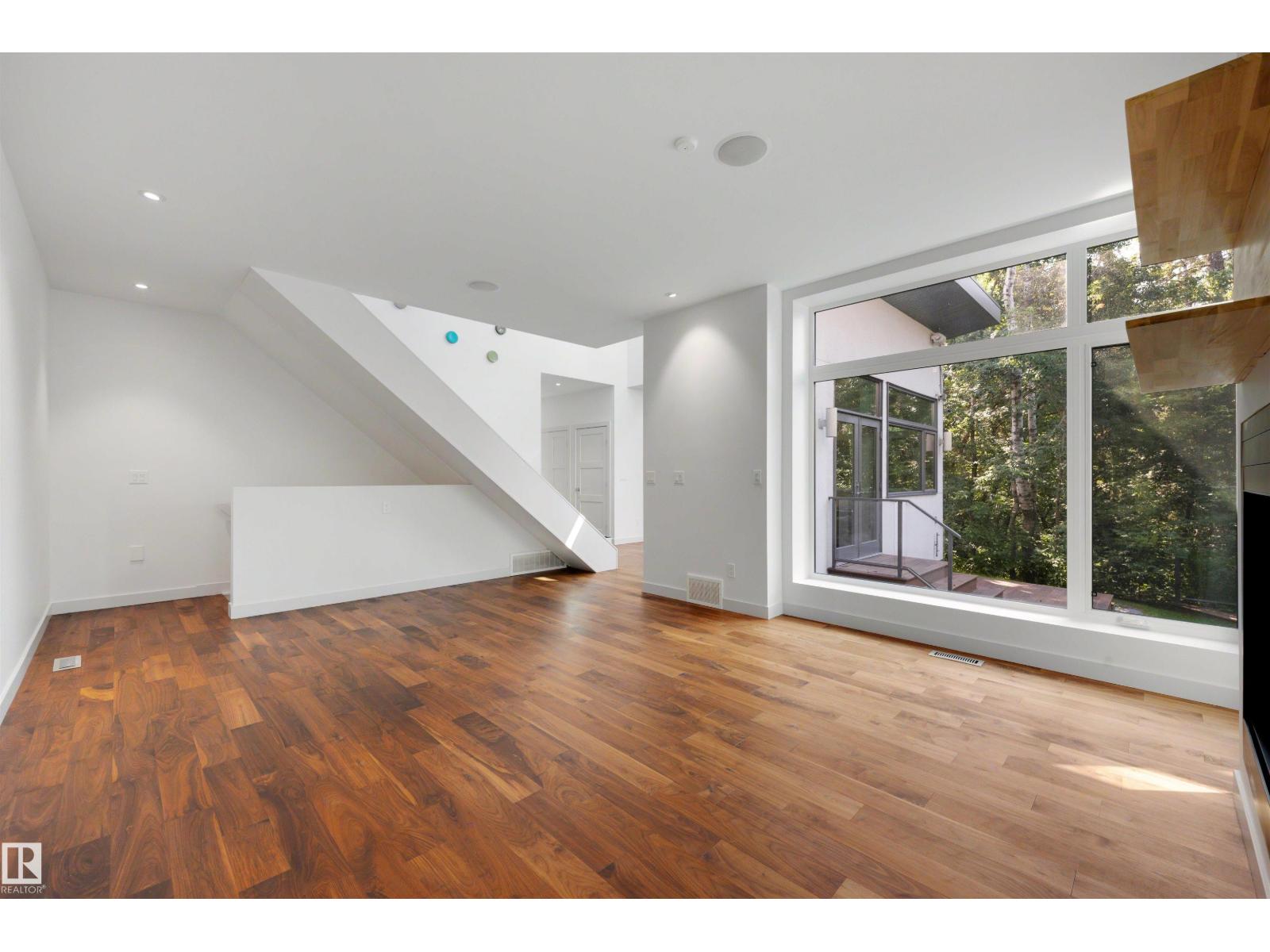 9342 83 AV NW - 17