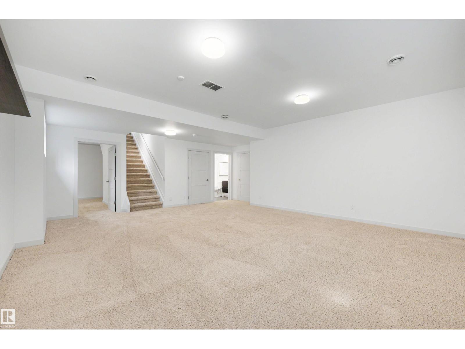 9342 83 AV NW - 37
