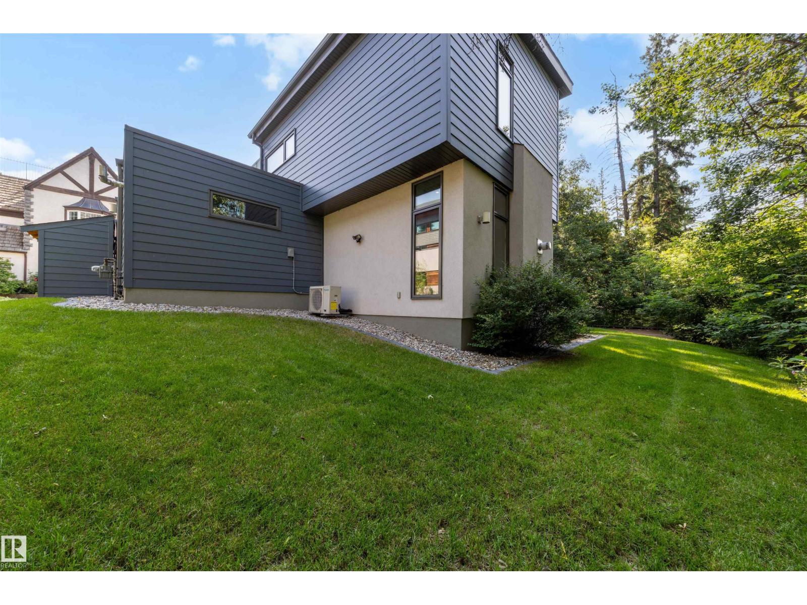 9342 83 AV NW - 48
