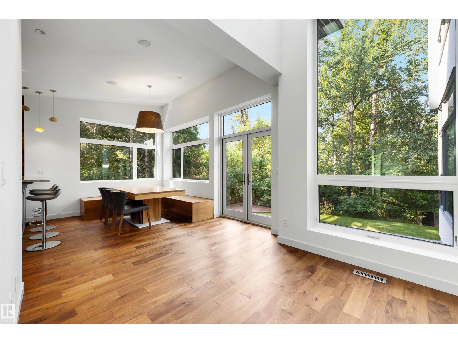 9342 83 AV NW - 5