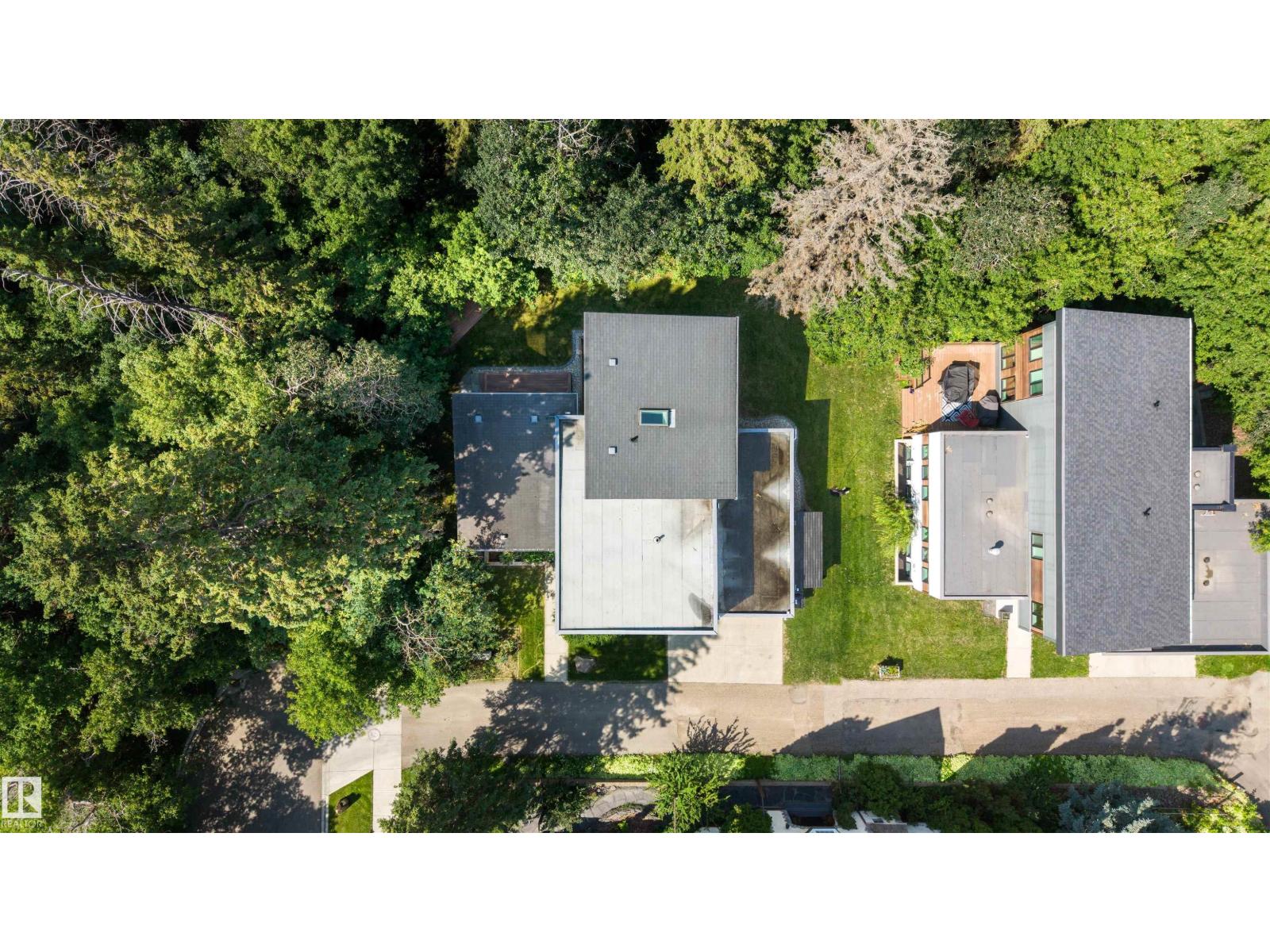 9342 83 AV NW - 51