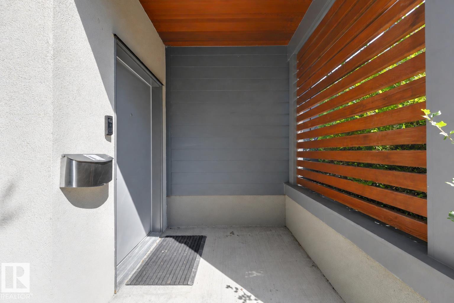 9342 83 AV NW - 52