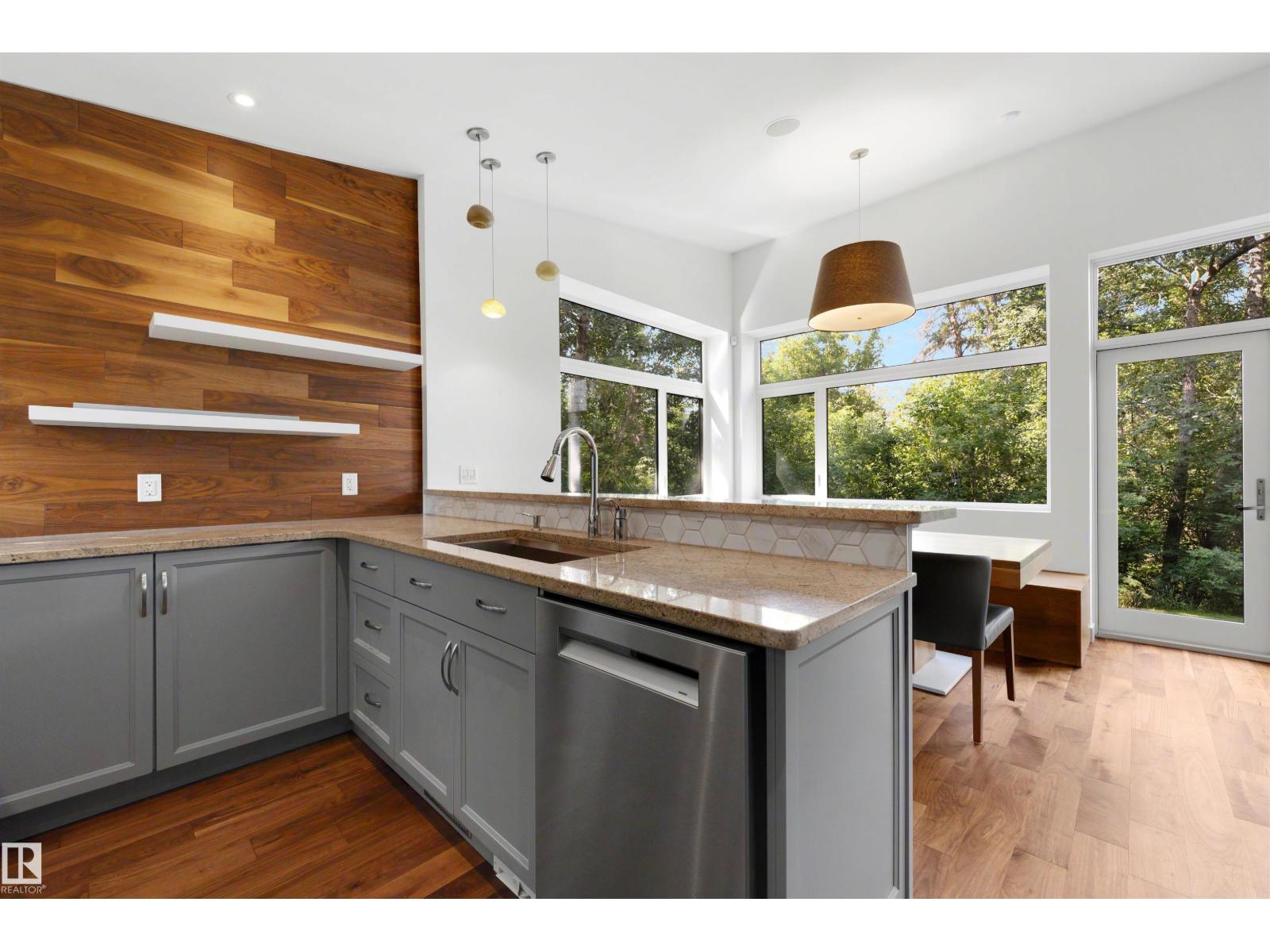 9342 83 AV NW - Image 8